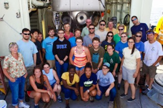 photo: researchers on the deck of R/V Atlantis